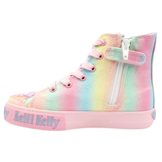 מגף של ללי קאלי עם חרוזים ופרפרים