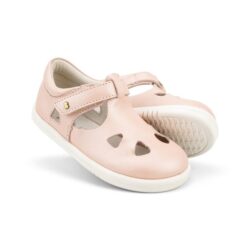 נעלי ילדות בובוקס סגורות עם רצועת סקוטש וחורים מלפנים בצבע ורוד - צילום פרונטלי